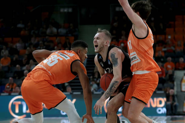 参与者们将 参与者们将